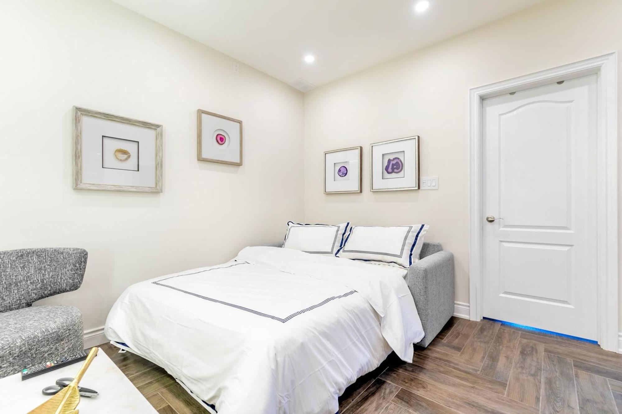 Modern Pet-Friendly Chinatown Apartment Toronto Dış mekan fotoğraf