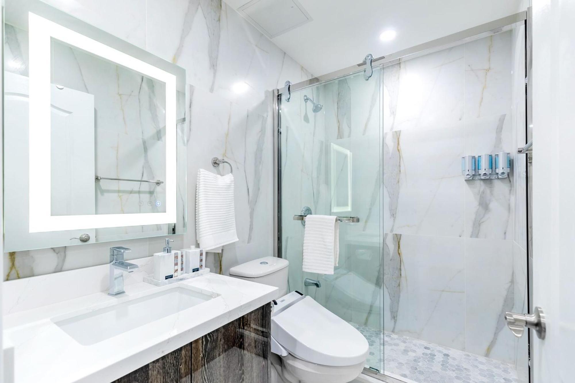 Modern Pet-Friendly Chinatown Apartment Toronto Dış mekan fotoğraf