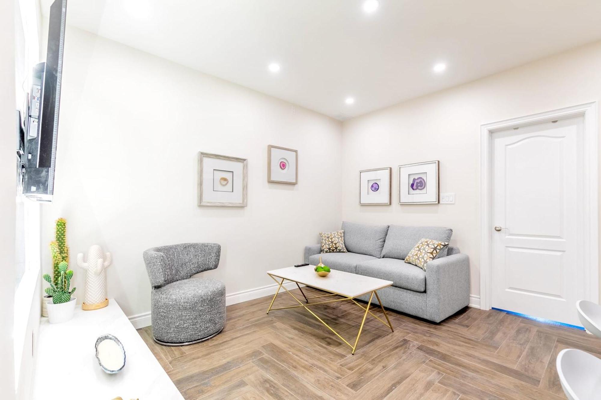 Modern Pet-Friendly Chinatown Apartment Toronto Dış mekan fotoğraf